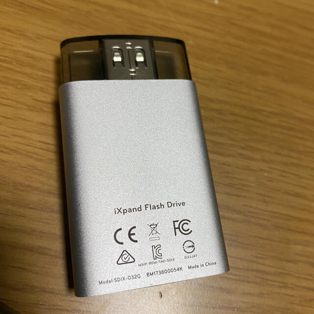 SanDisk(サンディスク)のsandisk iXpand Flash Drive 32gb スマホ/家電/カメラのスマートフォン/携帯電話(その他)の商品写真