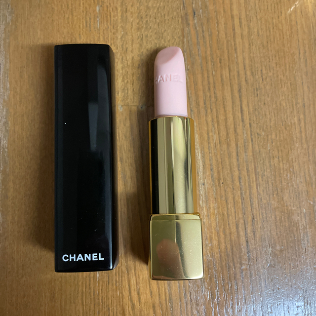 CHANEL(シャネル)のCHANEL ルージュアリュール　327 コスメ/美容のベースメイク/化粧品(口紅)の商品写真