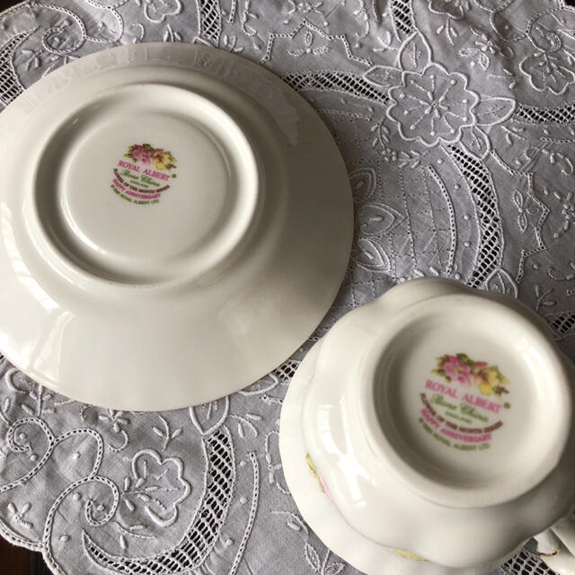 ROYAL ALBERT(ロイヤルアルバート)のご購入者決まりました　ロイヤルアルバートハッピーアニバーサリー　カップ&ソーサー インテリア/住まい/日用品のキッチン/食器(グラス/カップ)の商品写真