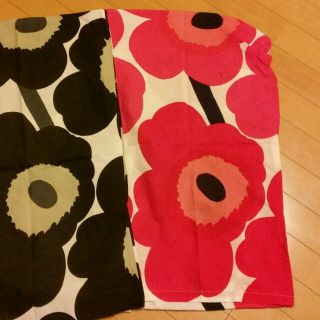 マリメッコ(marimekko)のマリメッコ⭐枕カバー赤！(シーツ/カバー)