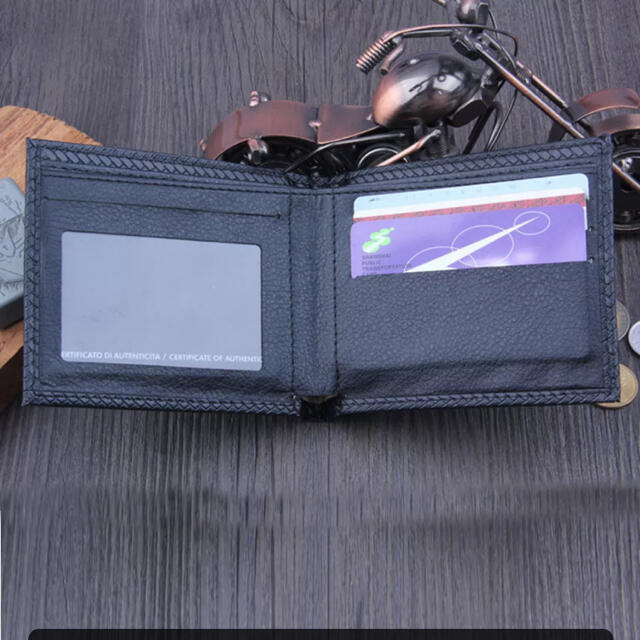 革財布！メンズ二つ折りコンパクト財布ウォレット黒 メンズのファッション小物(折り財布)の商品写真