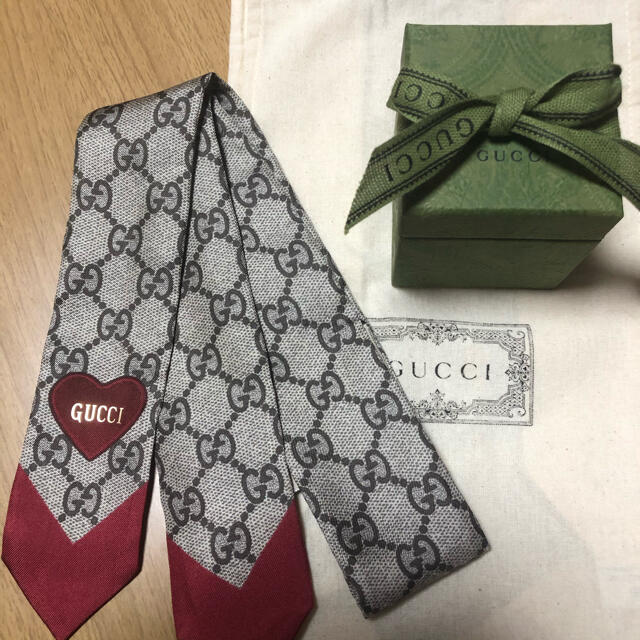 Gucci(グッチ)のGUCCI バレンタイン　ネックボウ レディースのファッション小物(バンダナ/スカーフ)の商品写真