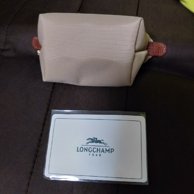 LONGCHAMP(ロンシャン)のロンシャン　ポーチ　ベージュ系 レディースのファッション小物(ポーチ)の商品写真