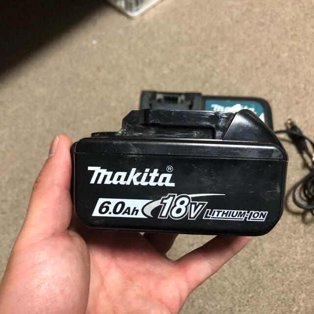 Makita(マキタ)の☆ マキタ 充電器 18vバッテリー1個 スマホ/家電/カメラのスマートフォン/携帯電話(バッテリー/充電器)の商品写真