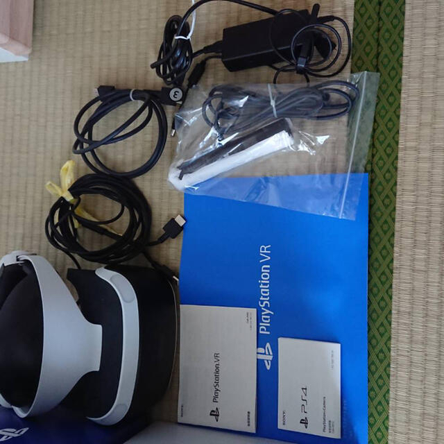 PlayStation VR(プレイステーションヴィーアール)のPlayStation VR 本体 エンタメ/ホビーのゲームソフト/ゲーム機本体(家庭用ゲーム機本体)の商品写真