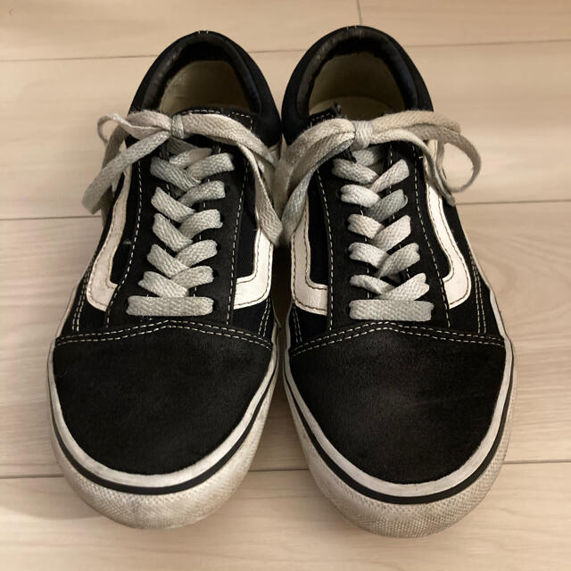 VANS(ヴァンズ)のバンズ オールド スクール ブラック ホワイト 23.5cm レディースの靴/シューズ(スニーカー)の商品写真