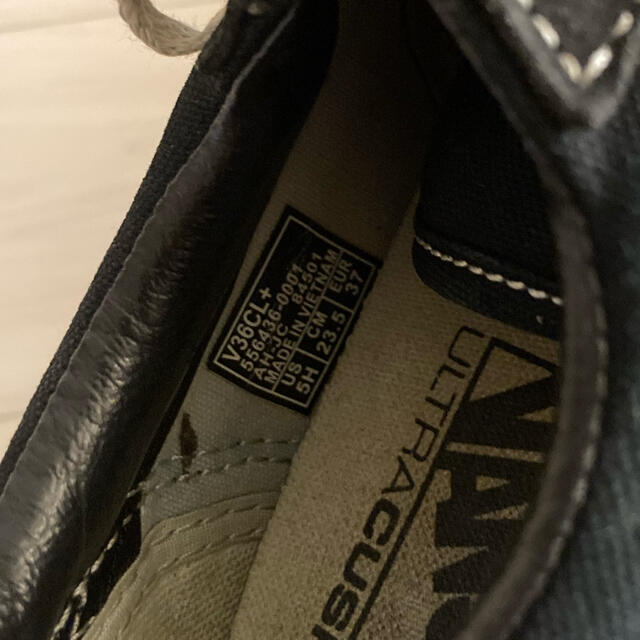 VANS(ヴァンズ)のバンズ オールド スクール ブラック ホワイト 23.5cm レディースの靴/シューズ(スニーカー)の商品写真