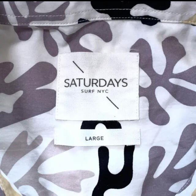 SATURDAYS SURF NYC(サタデーズサーフニューヨークシティー)の美品SATURDAYS SURF NYCサタデーズサーフLメンズシャツ柄リーフ メンズのトップス(シャツ)の商品写真