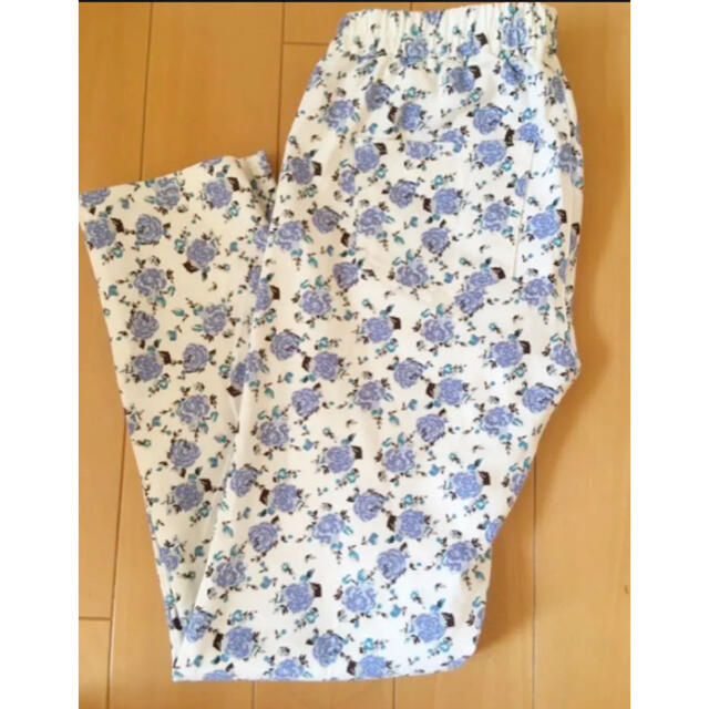GU(ジーユー)のGU花柄パンツ レディースのパンツ(カジュアルパンツ)の商品写真