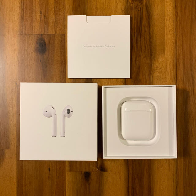 Apple(アップル)のApple AirPods (第1世代)  ワイヤレスイヤホン　ケーブルなし スマホ/家電/カメラのオーディオ機器(ヘッドフォン/イヤフォン)の商品写真