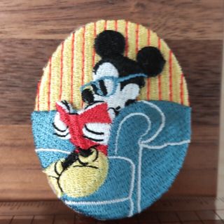 ディズニー(Disney)のミッキーマウス　ブローチ　刺繍(キャラクターグッズ)