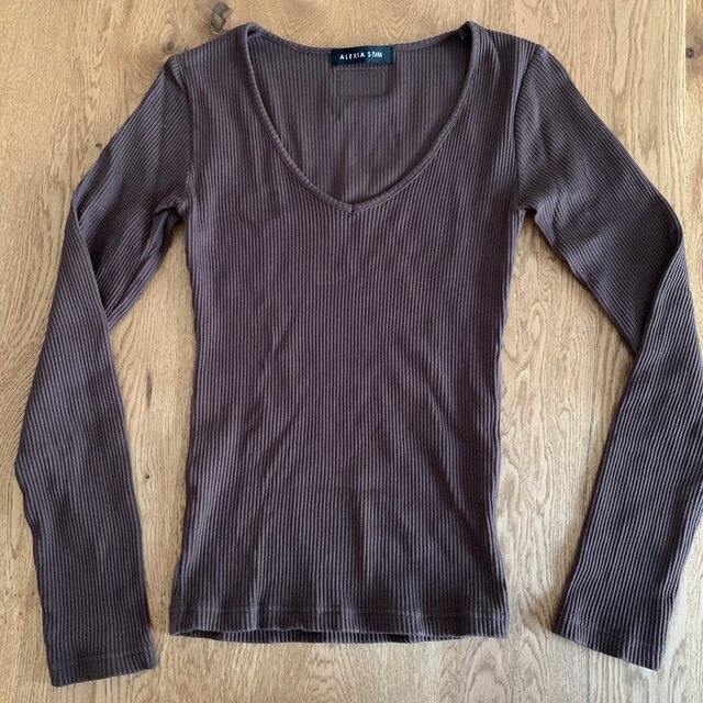 ALEXIA STAM(アリシアスタン)のALEXIA STAM   Rib V-Neck Basic Top Brown レディースのトップス(カットソー(長袖/七分))の商品写真