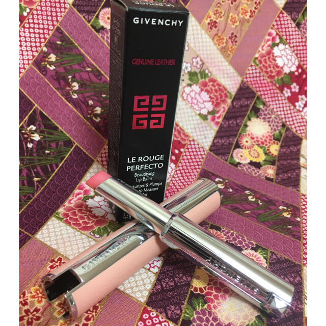 GIVENCHY(ジバンシィ)のかおり様専用　ジバンシーリップバーム0 コスメ/美容のベースメイク/化粧品(リップグロス)の商品写真