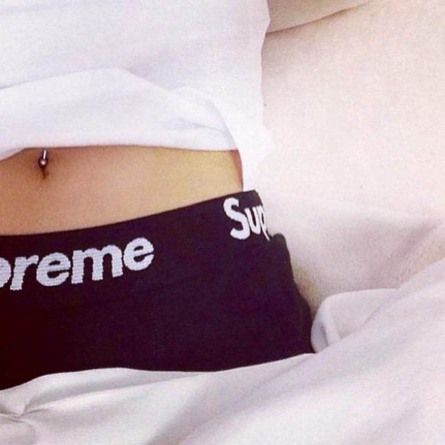 Supreme(シュプリーム)の男女兼用‼️Supreme ボクサー 白黒 レディースのパンツ(ショートパンツ)の商品写真