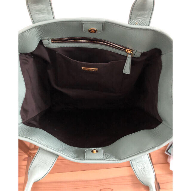 miumiu(ミュウミュウ)のmiumiu  エナメルトートバッグ　超美品 レディースのバッグ(トートバッグ)の商品写真