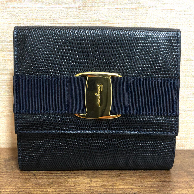 Salvatore Ferragamo ヴァラ 二つ折り リザード 型押し