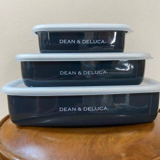 ディーンアンドデルーカ(DEAN & DELUCA)の新品未使用 DEAN&DELUCA  ホーローコンテナ3サイズセット♪(容器)