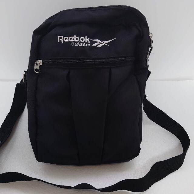 Reebok(リーボック)のReebok classic リーボック ショルダーバッグ レディース 黒 レディースのバッグ(ショルダーバッグ)の商品写真