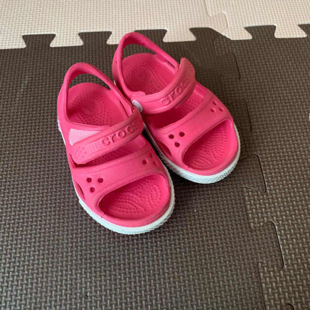 crocs(クロックス)のcrocs 13cm ピンク キッズ/ベビー/マタニティのベビー靴/シューズ(~14cm)(サンダル)の商品写真