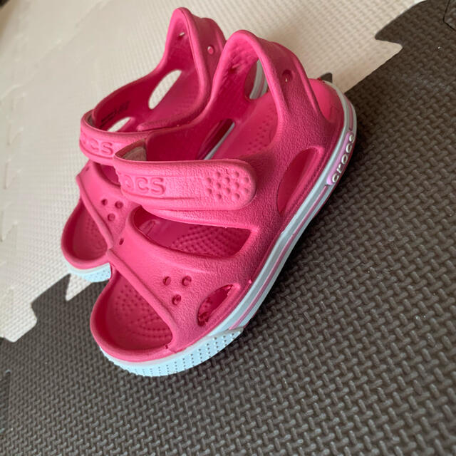 crocs(クロックス)のcrocs 13cm ピンク キッズ/ベビー/マタニティのベビー靴/シューズ(~14cm)(サンダル)の商品写真