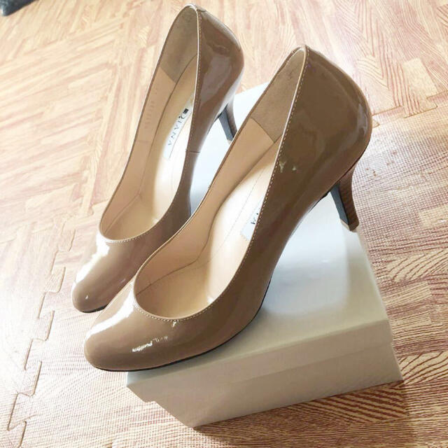 未使用品☆DIANA エナメルパンプス 23.5cm ピンクベージュ ダイアナ
