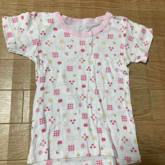 【美品、おまけつき】　女の子　半袖　肌着　4着セット キッズ/ベビー/マタニティのキッズ服女の子用(90cm~)(下着)の商品写真