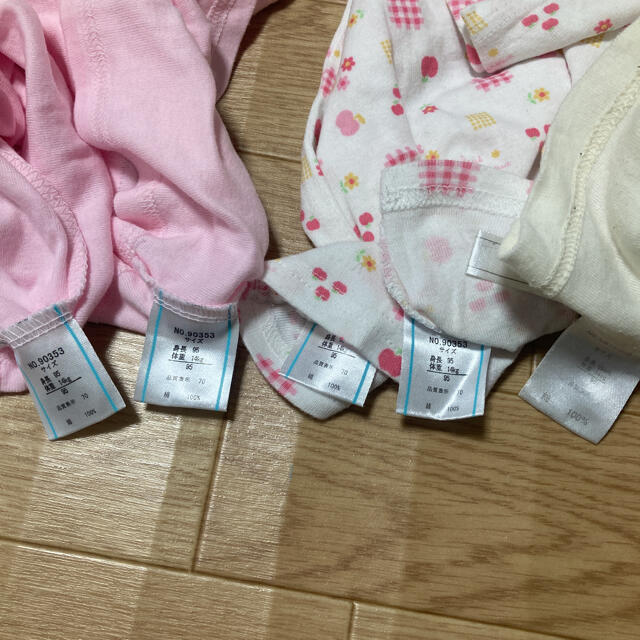 【美品、おまけつき】　女の子　半袖　肌着　4着セット キッズ/ベビー/マタニティのキッズ服女の子用(90cm~)(下着)の商品写真