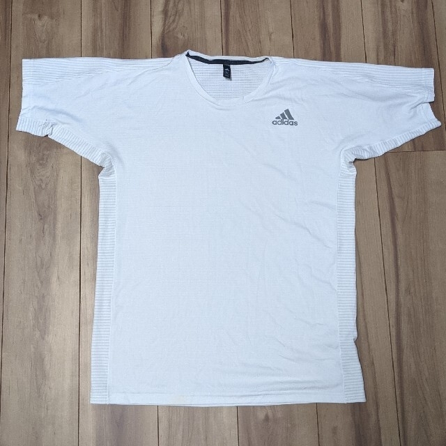 adidas(アディダス)のアディダス　Tシャツ　XLサイズ メンズのトップス(Tシャツ/カットソー(半袖/袖なし))の商品写真