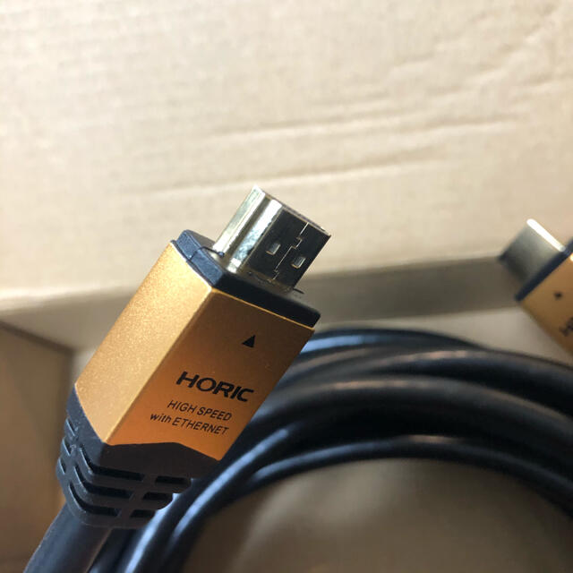 HDMI標準ケーブル　10m ゴールド　ホーリック スマホ/家電/カメラのPC/タブレット(PC周辺機器)の商品写真