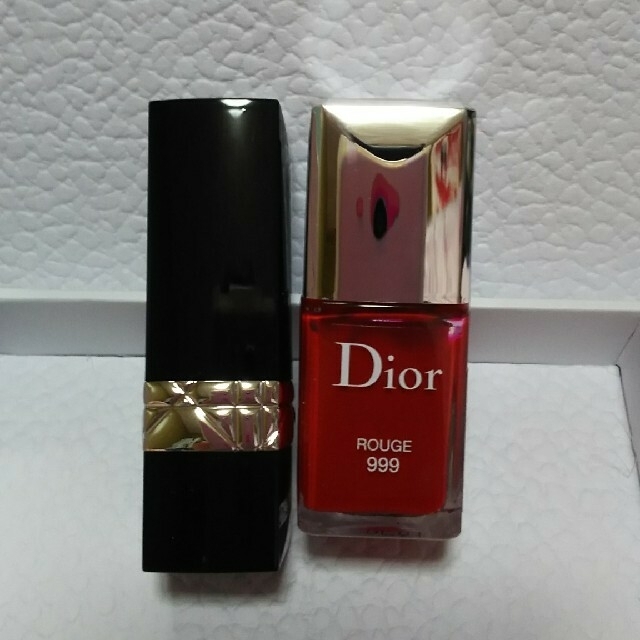 Dior(ディオール)のみどり様専用Dior 非売品セット 口紅 ネイル 巾着×2 ＋ミニグロス・その他 エンタメ/ホビーのコレクション(ノベルティグッズ)の商品写真