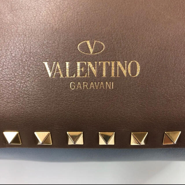 valentino garavani(ヴァレンティノガラヴァーニ)のVALENTINO GARAVANI ロックスタッズ トートバッグ スモール レディースのバッグ(トートバッグ)の商品写真