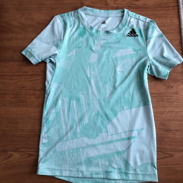 adidas(アディダス)のアディダス　半袖Tシャツ　140 キッズ/ベビー/マタニティのキッズ服男の子用(90cm~)(Tシャツ/カットソー)の商品写真