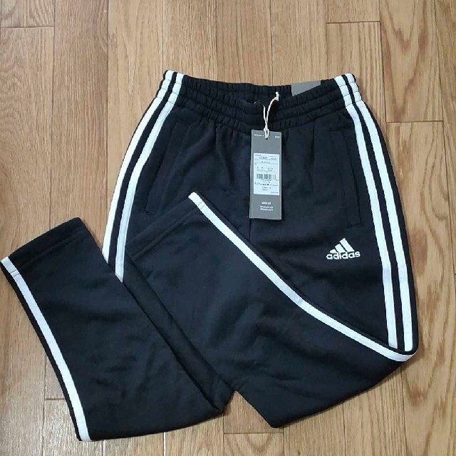 adidas(アディダス)の【新品・タグ付き】adidas　ジャージ上下セット　130 キッズ/ベビー/マタニティのキッズ服男の子用(90cm~)(その他)の商品写真