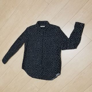 シュカ(shuca)のchuca  ドット柄シャツ　M(シャツ/ブラウス(長袖/七分))