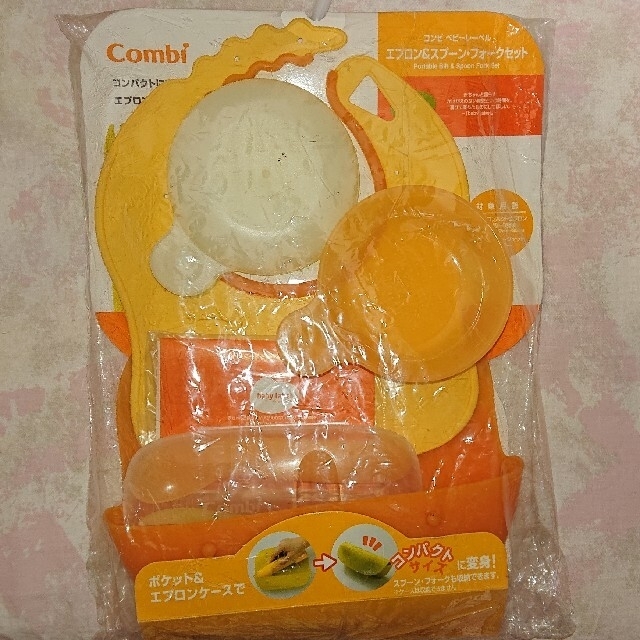 combi(コンビ)の新品　Combi   ベビー、エプロン&スプーン・フォークセット キッズ/ベビー/マタニティの授乳/お食事用品(離乳食器セット)の商品写真