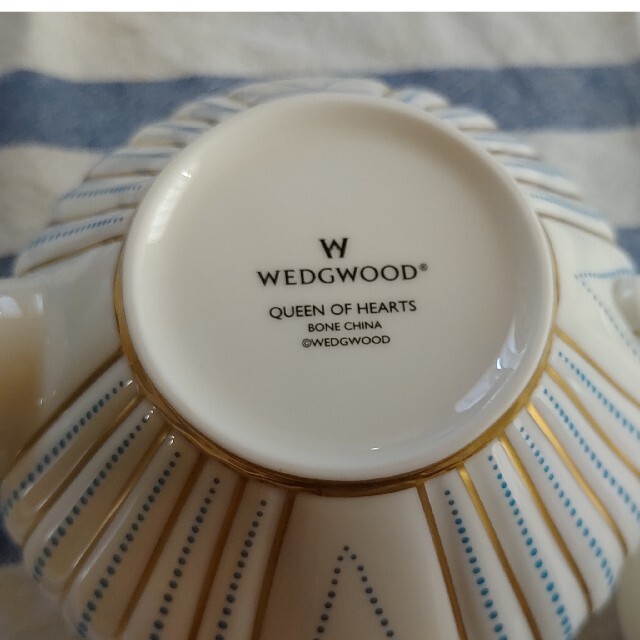 WEDGWOOD(ウェッジウッド)のウェッジウッド　クィーンオブハート　ティーポット インテリア/住まい/日用品のキッチン/食器(食器)の商品写真