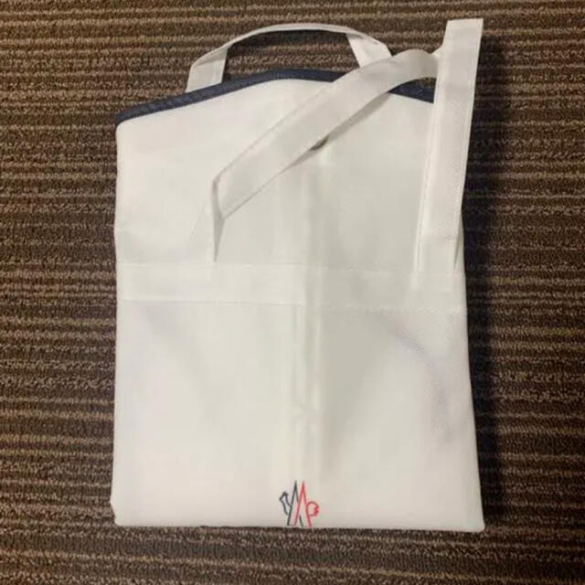 MONCLER(モンクレール)のモンクレール コートカバー ガーメント　新品 レディースのバッグ(ショップ袋)の商品写真