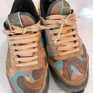 ヴァレンティノ(VALENTINO)のVALENTINOヴァレンティノ　カモフラ迷彩　スタッズスニーカー27メンズ中古(スニーカー)