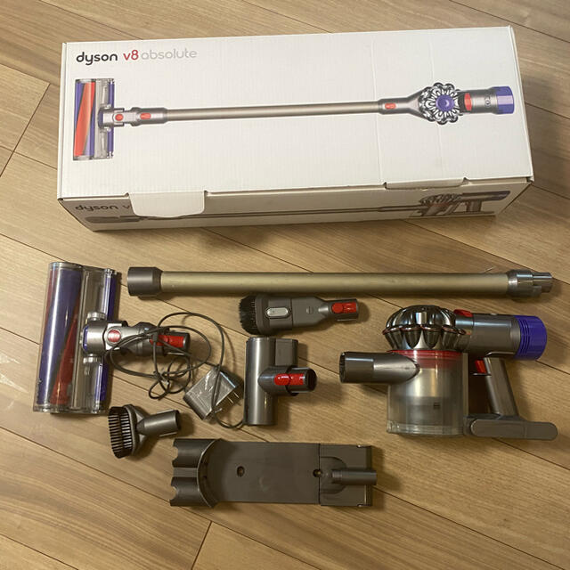 Dyson(ダイソン)のダイソン掃除機V8 スマホ/家電/カメラの生活家電(掃除機)の商品写真