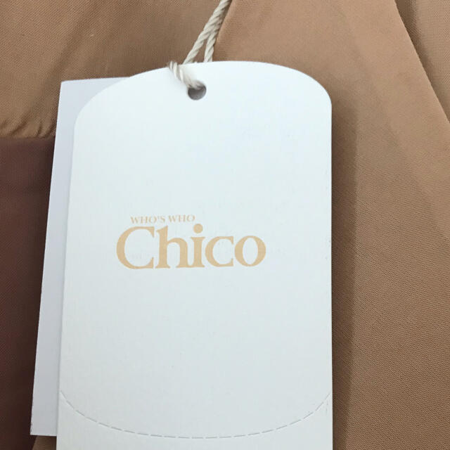 who's who Chico(フーズフーチコ)の新品タグ付き☆ノーカラージャケット　ベージュ レディースのジャケット/アウター(ノーカラージャケット)の商品写真