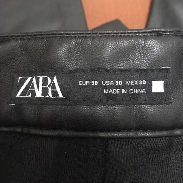 ZARA(ザラ)のZARA フェイクレザーパンツ サイズS メンズのパンツ(スラックス)の商品写真