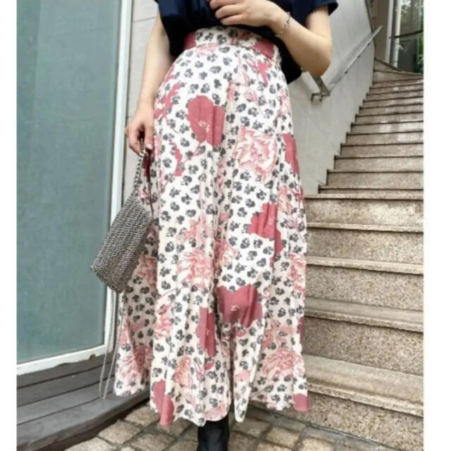 Ameri VINTAGE(アメリヴィンテージ)の可愛い花柄✨‼️AMERI❤️CHIARA MODEST FLARE SKIRT レディースのスカート(ロングスカート)の商品写真