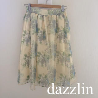 ダズリン(dazzlin)のダズリン花柄オーガンジースカート(ひざ丈スカート)