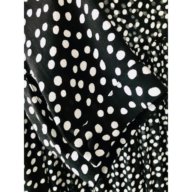 ZARA(ザラ)のZARA ザラ ドット柄の上品なワンピース‪ 黒×白　POLKA DRESS M レディースのワンピース(ロングワンピース/マキシワンピース)の商品写真
