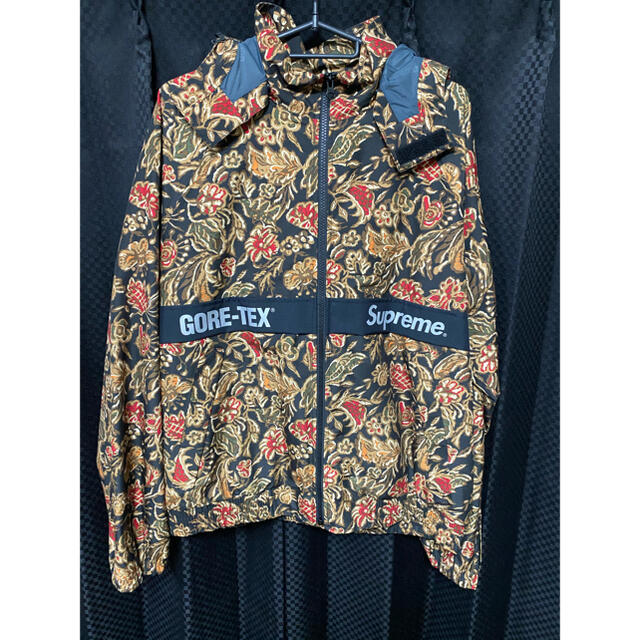 Supreme(シュプリーム)のSupreme GORE TEX Court Jacket Flower  メンズのジャケット/アウター(ナイロンジャケット)の商品写真