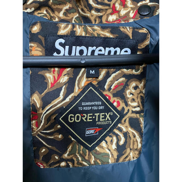 Supreme(シュプリーム)のSupreme GORE TEX Court Jacket Flower  メンズのジャケット/アウター(ナイロンジャケット)の商品写真