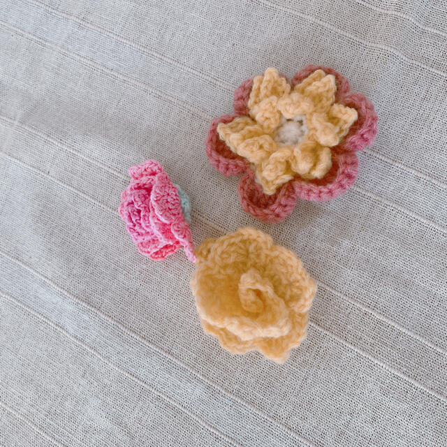 お花のモチーフ　ハンドメイド　パーツ ハンドメイドの素材/材料(各種パーツ)の商品写真