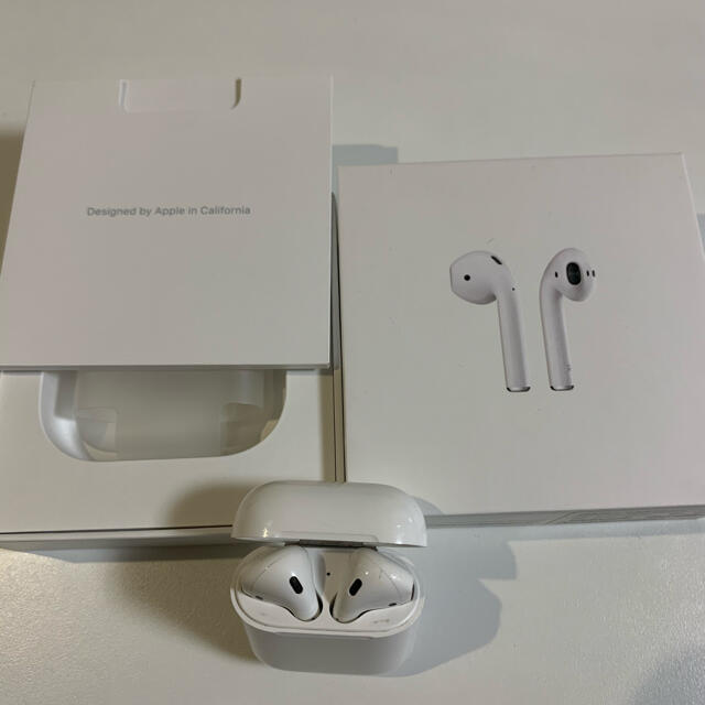 Apple(アップル)のAirPods 第一世代 スマホ/家電/カメラのオーディオ機器(ヘッドフォン/イヤフォン)の商品写真