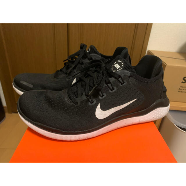 NIKE(ナイキ)のNIKE ナイキ スニーカー　フリーラン　28.5 黒　白　2018 メンズの靴/シューズ(スニーカー)の商品写真