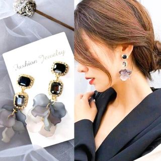 トゥデイフル(TODAYFUL)のꫛꫀꪝ◆インポートピアス◆大人気再入荷◆スクエアビジュー&花びらピアス◇グレー(ピアス)